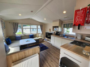 Cosy Caravan Haven Marton Mere